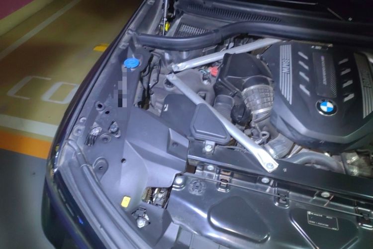 Used BMW X7 2022 xDrive M50i Engine Bay Right