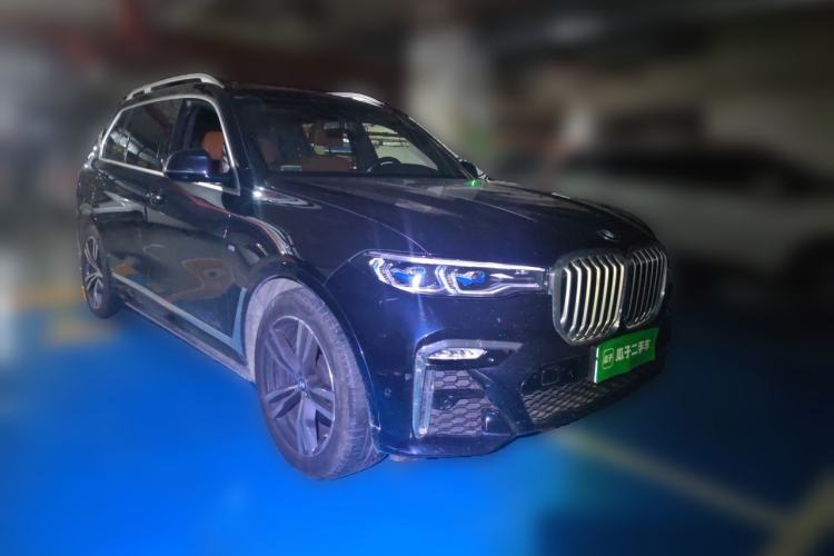 Used BMW X7 2022 xDrive40i Luxury M Sport Package Front Right 45 Deg