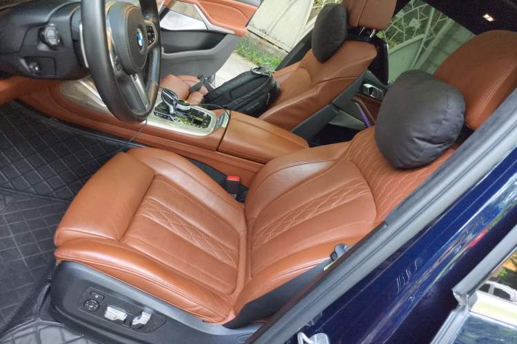 Used BMW X7 2022 xDrive40i Executive M Sport Package Left Front Seat