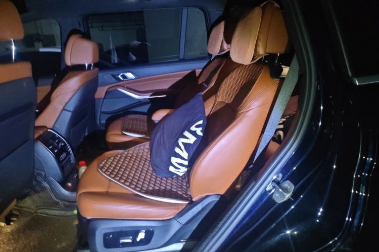 Used BMW X7 2022 xDrive40i Luxury M Sport Package Left Rear Seat