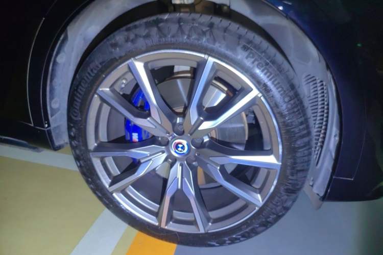 Used BMW X7 2022 xDrive M50i Right Front Wheel Hub