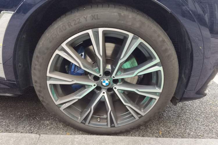 Used BMW X7 2022 xDrive40i Executive M Sport Package Right Front Wheel Hub