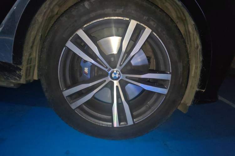 Used BMW X7 2022 xDrive40i Luxury M Sport Package Right Front Wheel Hub