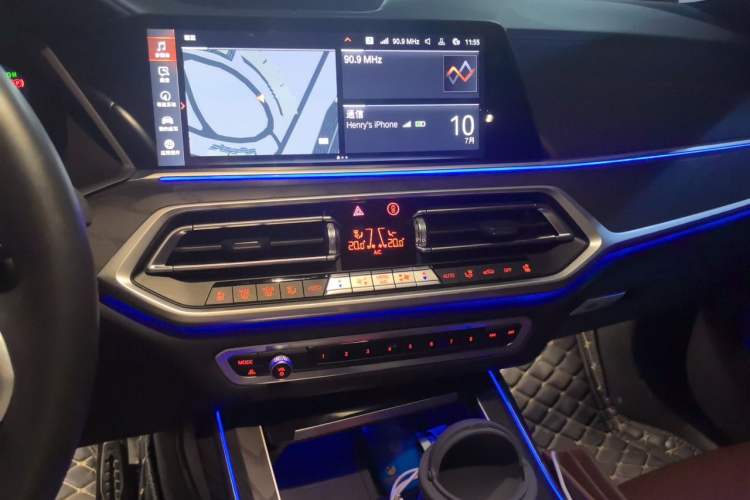 Used BMW X7 2022 xDrive40i Luxury M Sport Package Audio And AC Panel