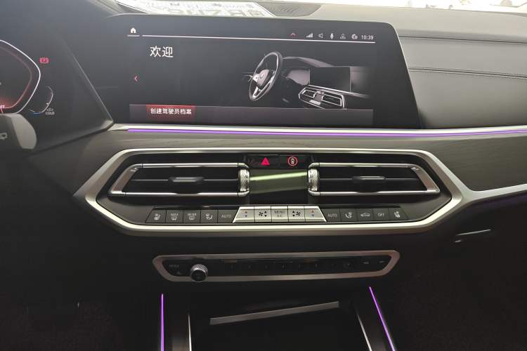 Used BMW X7 2022 xDrive40i Luxury M Sport Package Audio And AC Panel