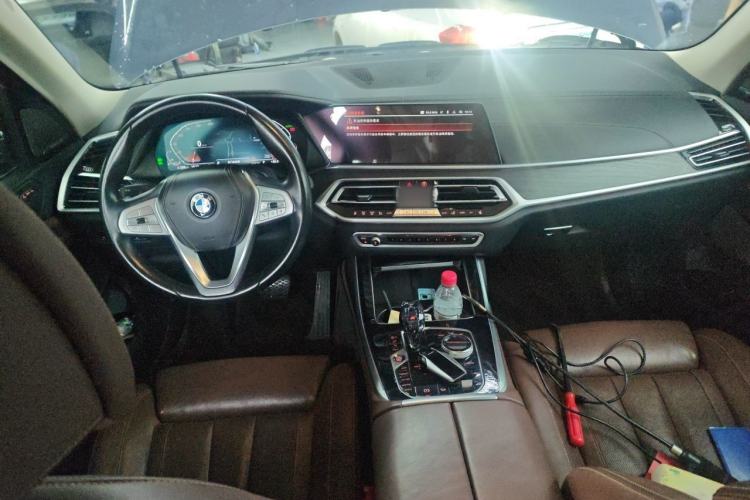 Used BMW X7 2022 xDrive40i Luxury Package with Leading Features Center Console