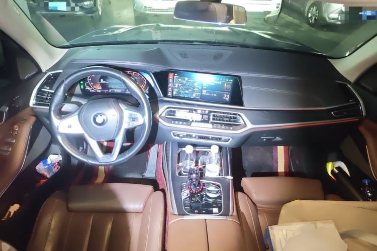 Used BMW X7 2022 xDrive40i Luxury Package with Leading Features Center Console