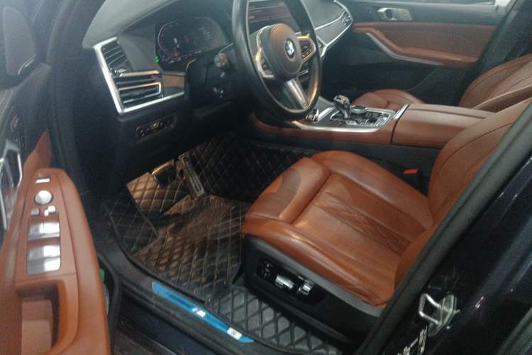 Used BMW X7 2022 xDrive40i Luxury M Sport Package Driver Seat