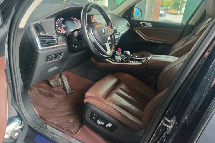 Used BMW X7 2022 xDrive40i Luxury Package with Leading Features Driver Seat