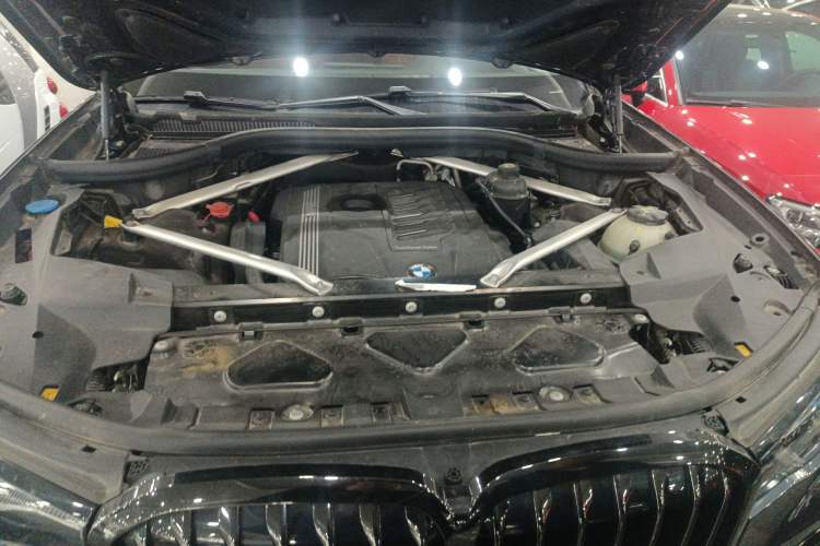 Used BMW X7 2022 xDrive40i Luxury M Sport Package Engine Bay