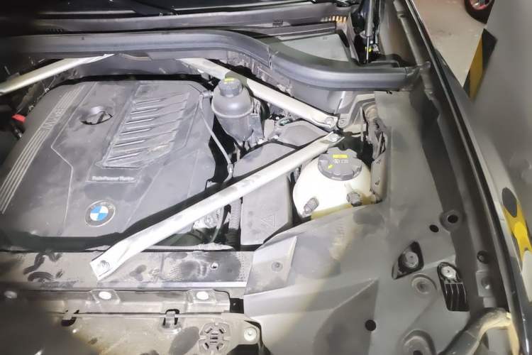 Used BMW X7 2022 xDrive40i Luxury Package with Leading Features Engine Bay Left