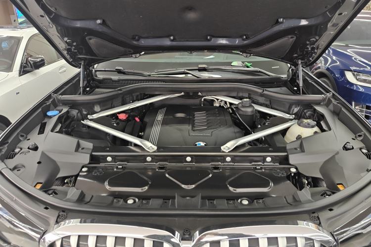 Used BMW X7 2022 xDrive40i Luxury M Sport Package Engine Bay