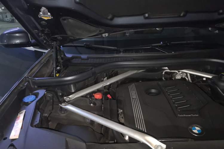 Used BMW X7 2022 xDrive40i Luxury M Sport Package Engine Bay Right