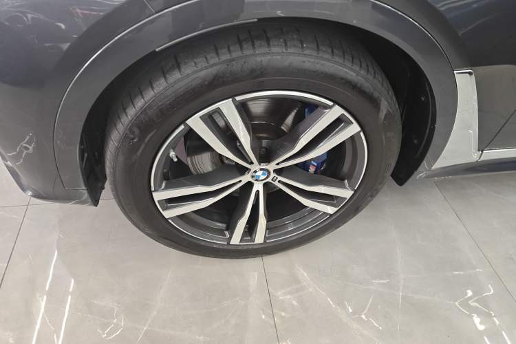 Used BMW X7 2022 xDrive40i Luxury M Sport Package Exterior 7