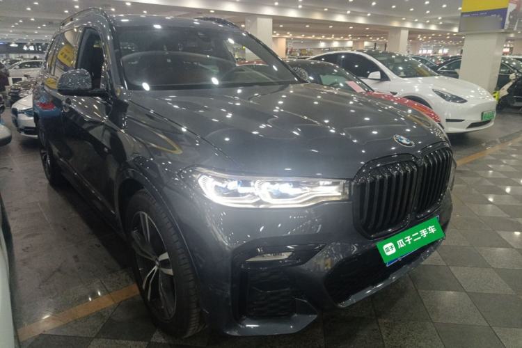 Used BMW X7 2022 xDrive40i Luxury M Sport Package Front Right 45 Deg