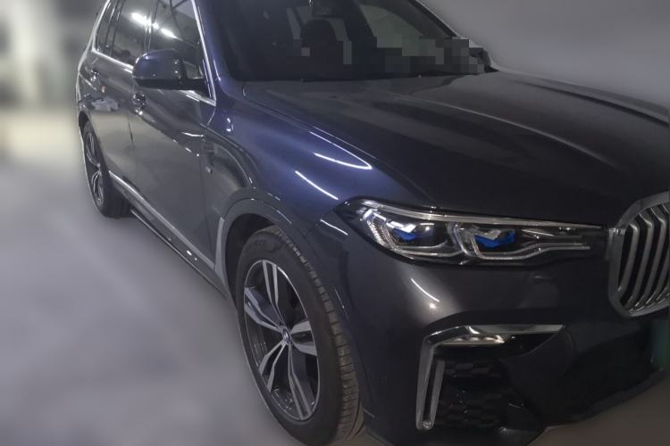 Used BMW X7 2022 xDrive40i Luxury M Sport Package Front Right 45 Deg