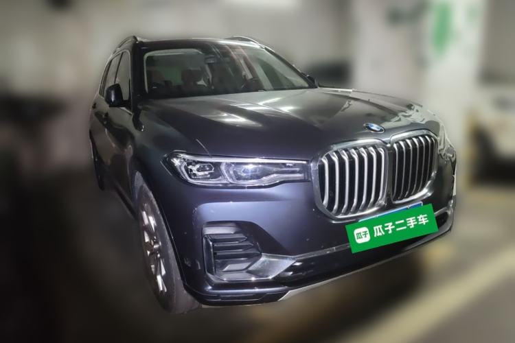 Used BMW X7 2022 xDrive40i Luxury Package with Leading Features Front Right 45 Deg