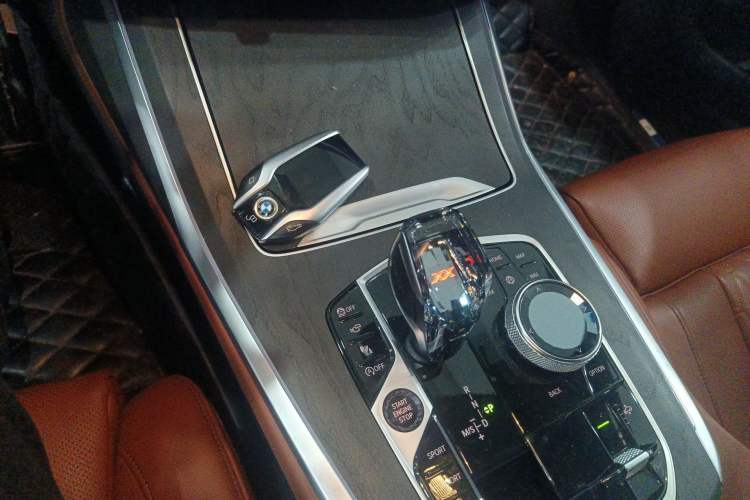 Used BMW X7 2022 xDrive40i Luxury M Sport Package Gear Lever