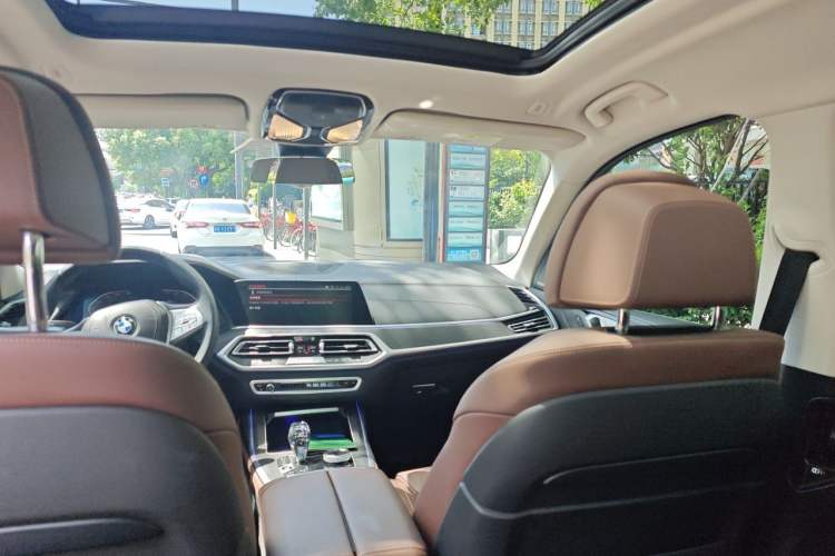 Used BMW X7 2022 xDrive40i Luxury Package with Leading Features Headliner