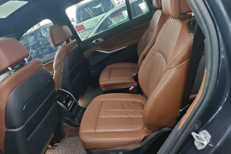 Used BMW X7 2022 xDrive40i Luxury M Sport Package Interior 4
