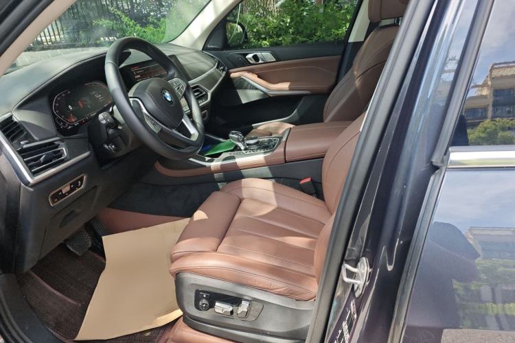 Used BMW X7 2022 xDrive40i Luxury Package with Leading Features Left Front Seat