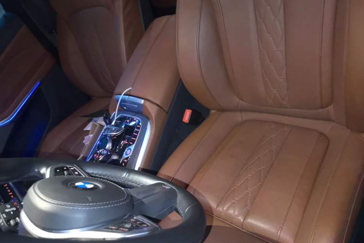 Used BMW X7 2022 xDrive40i Luxury M Sport Package Left Front Seat