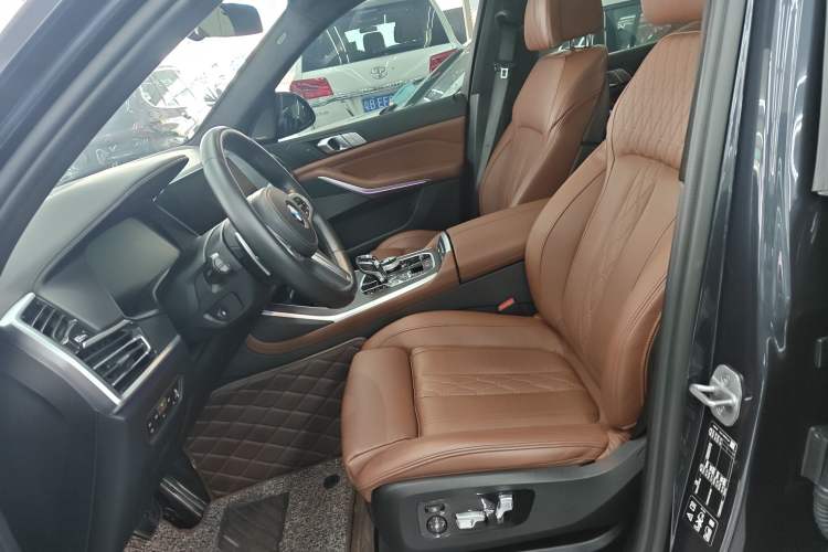 Used BMW X7 2022 xDrive40i Luxury M Sport Package Left Front Seat