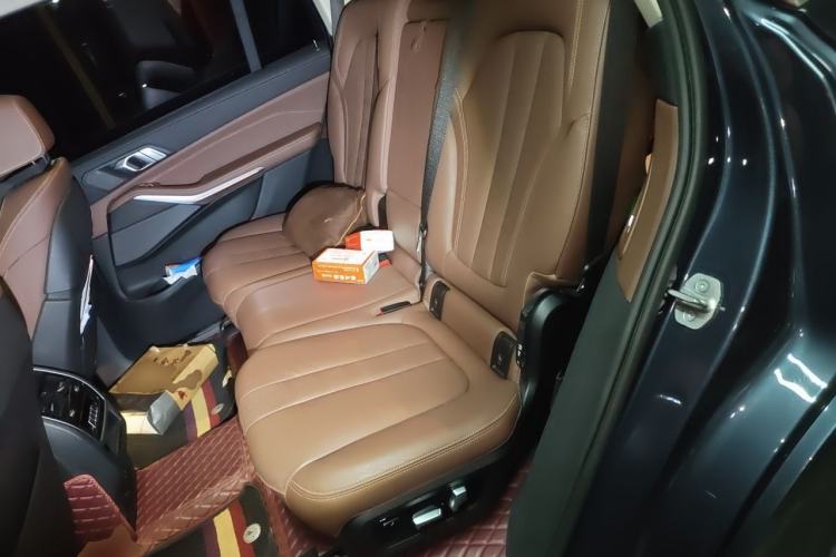 Used BMW X7 2022 xDrive40i Luxury Package with Leading Features Left Rear Seat