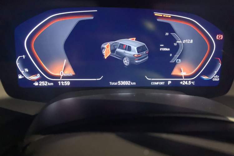 Used BMW X7 2022 xDrive40i Luxury M Sport Package Odometer Close Up