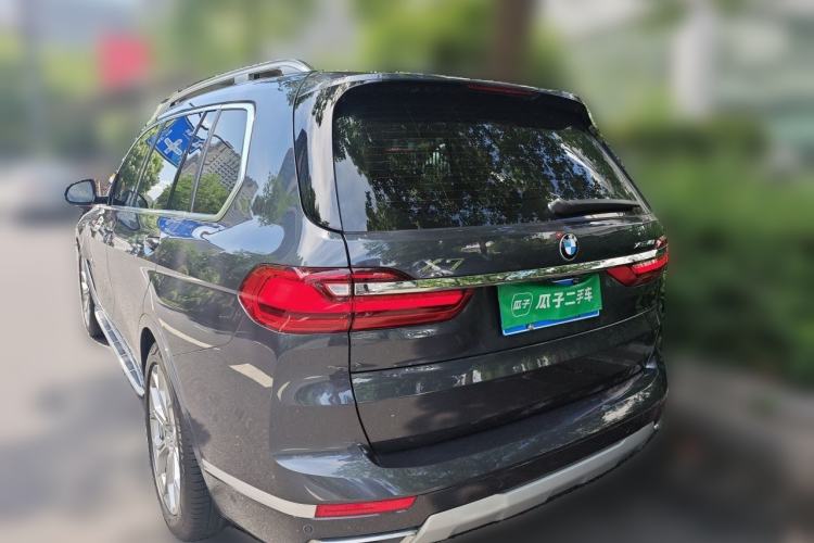 Used BMW X7 2022 xDrive40i Luxury Package with Leading Features Rear Left 45 Deg