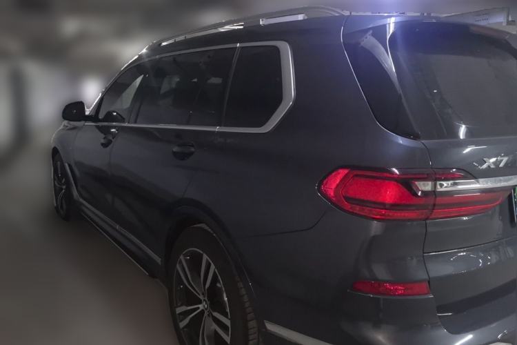 Used BMW X7 2022 xDrive40i Luxury M Sport Package Rear Left 45 Deg