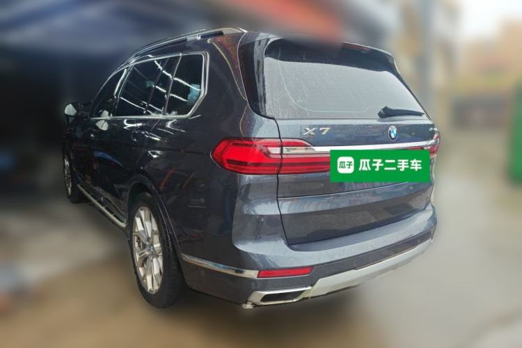 Used BMW X7 2022 xDrive40i Luxury Package with Leading Features Rear Left 45 Deg