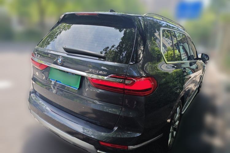 Used BMW X7 2022 xDrive40i Luxury Package with Leading Features Rear Right 45 Deg