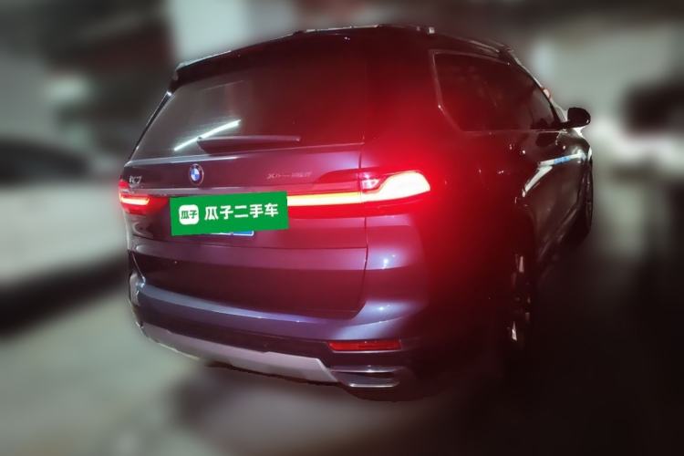 Used BMW X7 2022 xDrive40i Luxury Package with Leading Features Rear Right 45 Deg