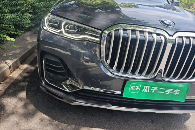 Used BMW X7 2022 xDrive40i Luxury Package with Leading Features Right Front Headlight