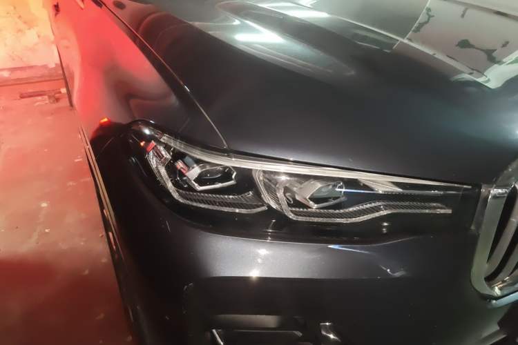 Used BMW X7 2022 xDrive40i Luxury Package with Leading Features Right Front Headlight