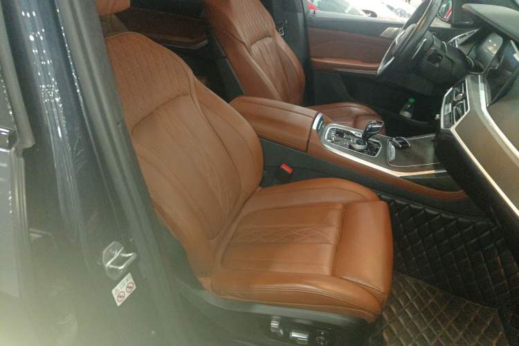 Used BMW X7 2022 xDrive40i Luxury M Sport Package Right Front Seat