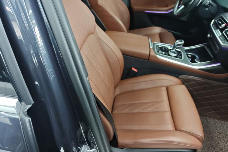 Used BMW X7 2022 xDrive40i Luxury M Sport Package Right Front Seat