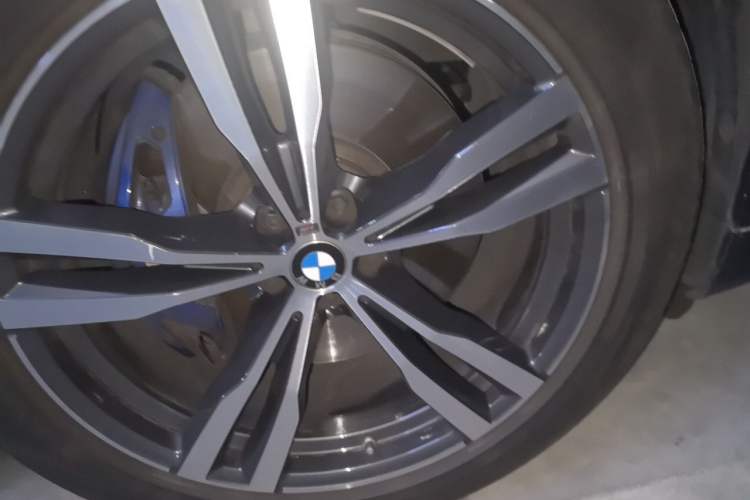 Used BMW X7 2022 xDrive40i Luxury M Sport Package Right Front Wheel Hub