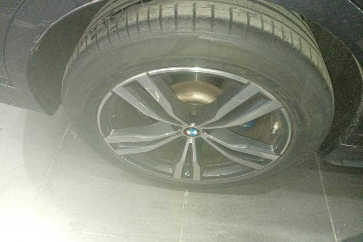 Used BMW X7 2022 xDrive40i Luxury M Sport Package Right Rear Wheel Hub