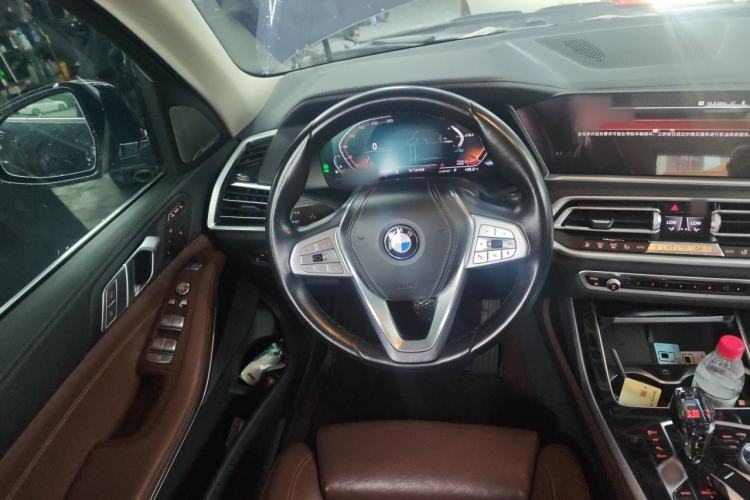 Used BMW X7 2022 xDrive40i Luxury Package with Leading Features Steering Wheel