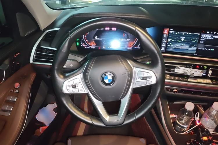 Used BMW X7 2022 xDrive40i Luxury Package with Leading Features Steering Wheel