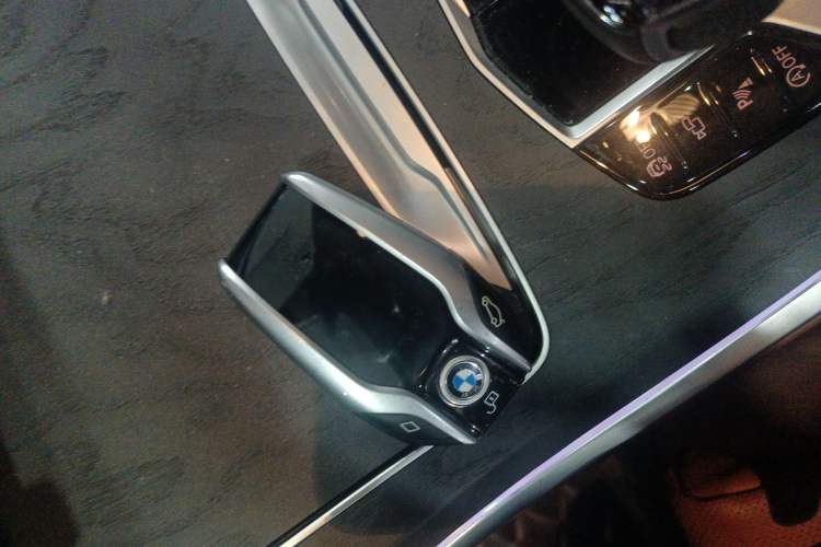 Used BMW X7 2022 xDrive40i Luxury M Sport Package Vehicle Key