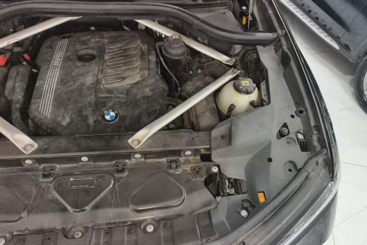 Used BMW X7 2022 xDrive40i Executive M Sport Package Engine Bay Left