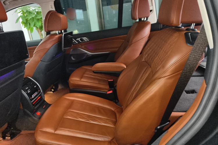 Used BMW X7 2022 xDrive40i Executive M Sport Package Left Rear Seat