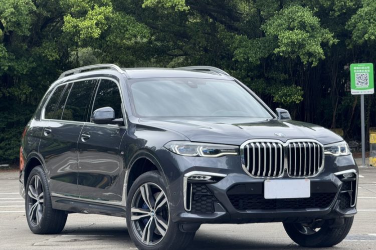 Used BMW X7 2022 xDrive40i Luxury M Sport Package Exterior 2