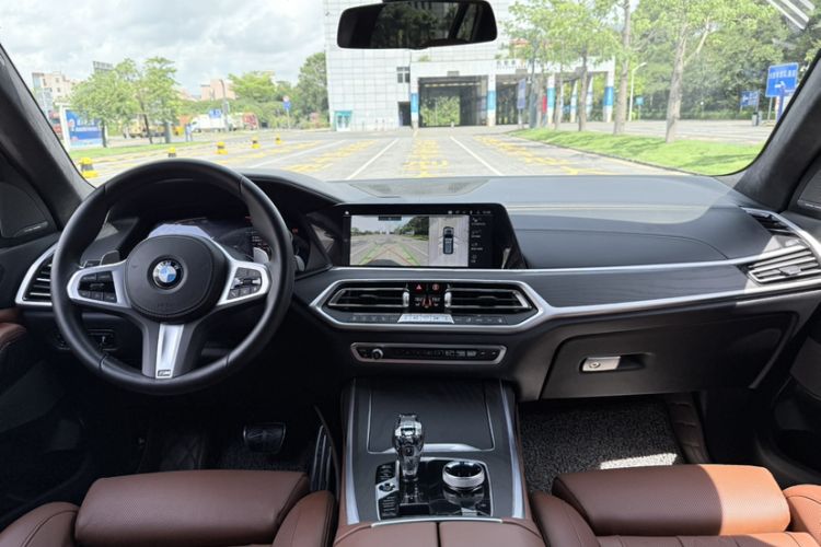 Used BMW X7 2022 xDrive40i Luxury M Sport Package Interior 1