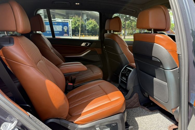 Used BMW X7 2022 xDrive40i Luxury M Sport Package Interior 10