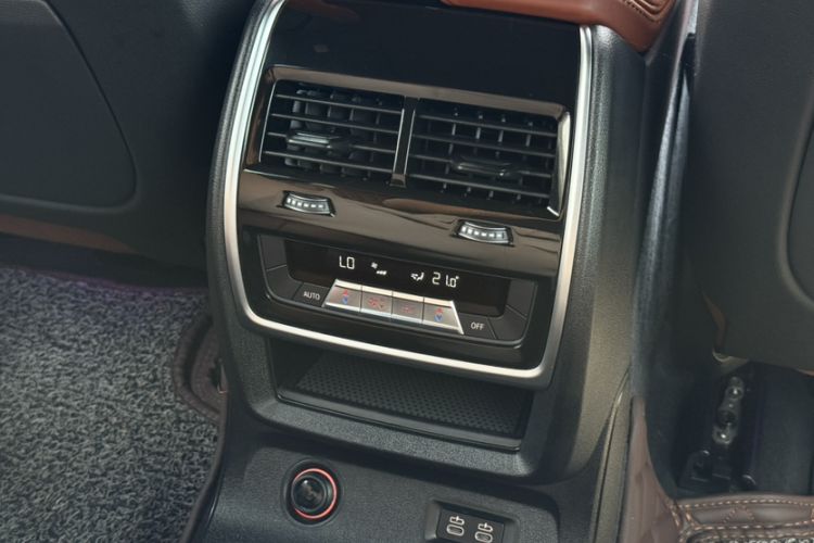 Used BMW X7 2022 xDrive40i Luxury M Sport Package Interior 3