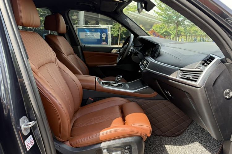 Used BMW X7 2022 xDrive40i Luxury M Sport Package Interior 9
